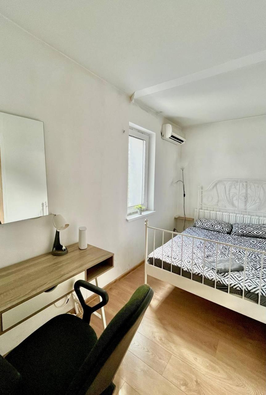 Comfy, Nice And Small Room In Krakow Luaran gambar