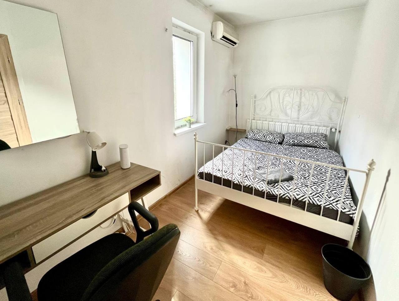 Comfy, Nice And Small Room In Krakow Luaran gambar